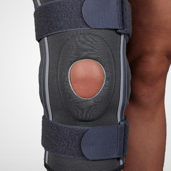 Genouillère avec stabilisateur articulé